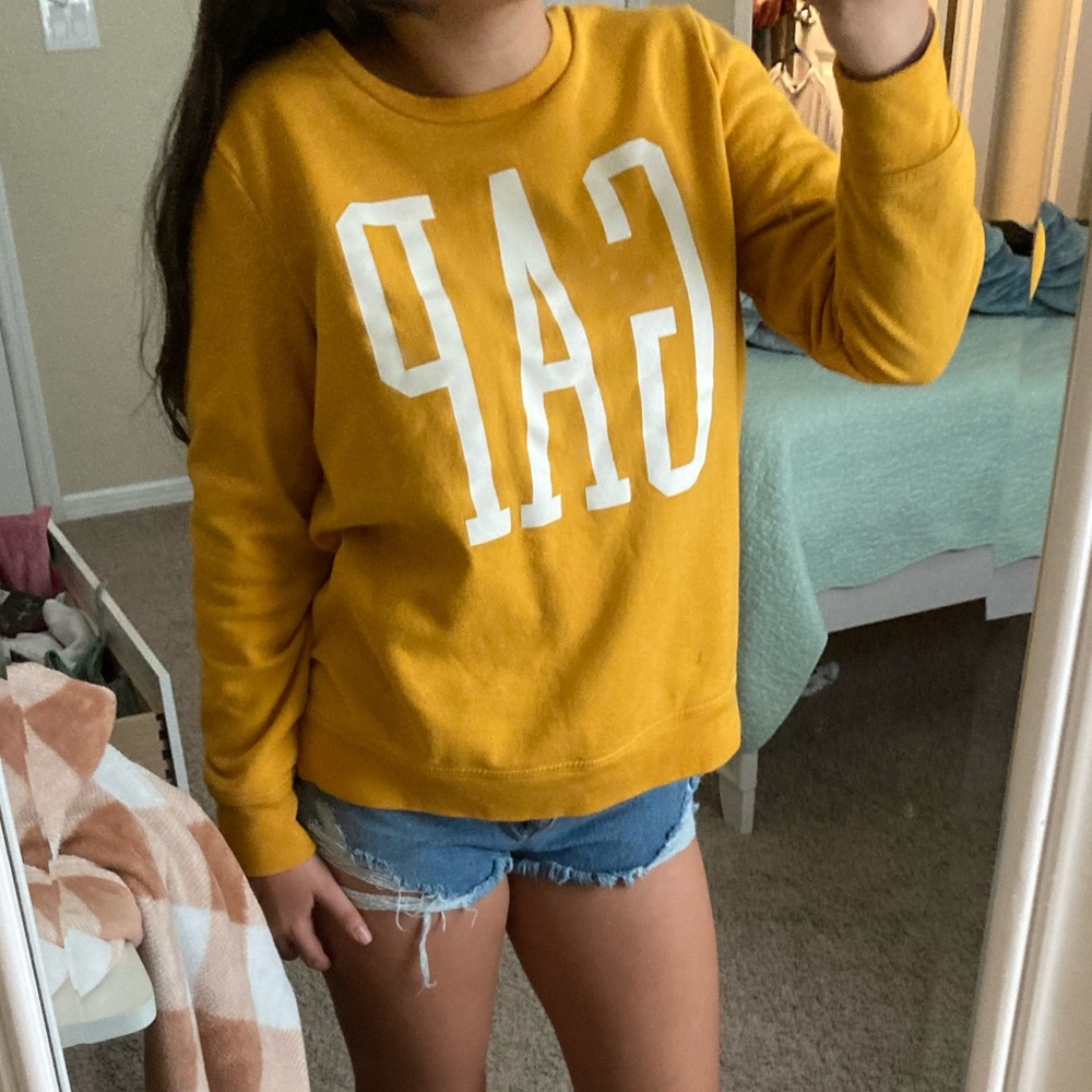 GAP yellow sweatshirt